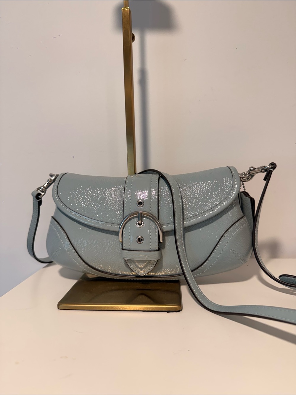 Coach Soho Flap 25 - Patent Leather Shoulder Bag with Buckle Detail
